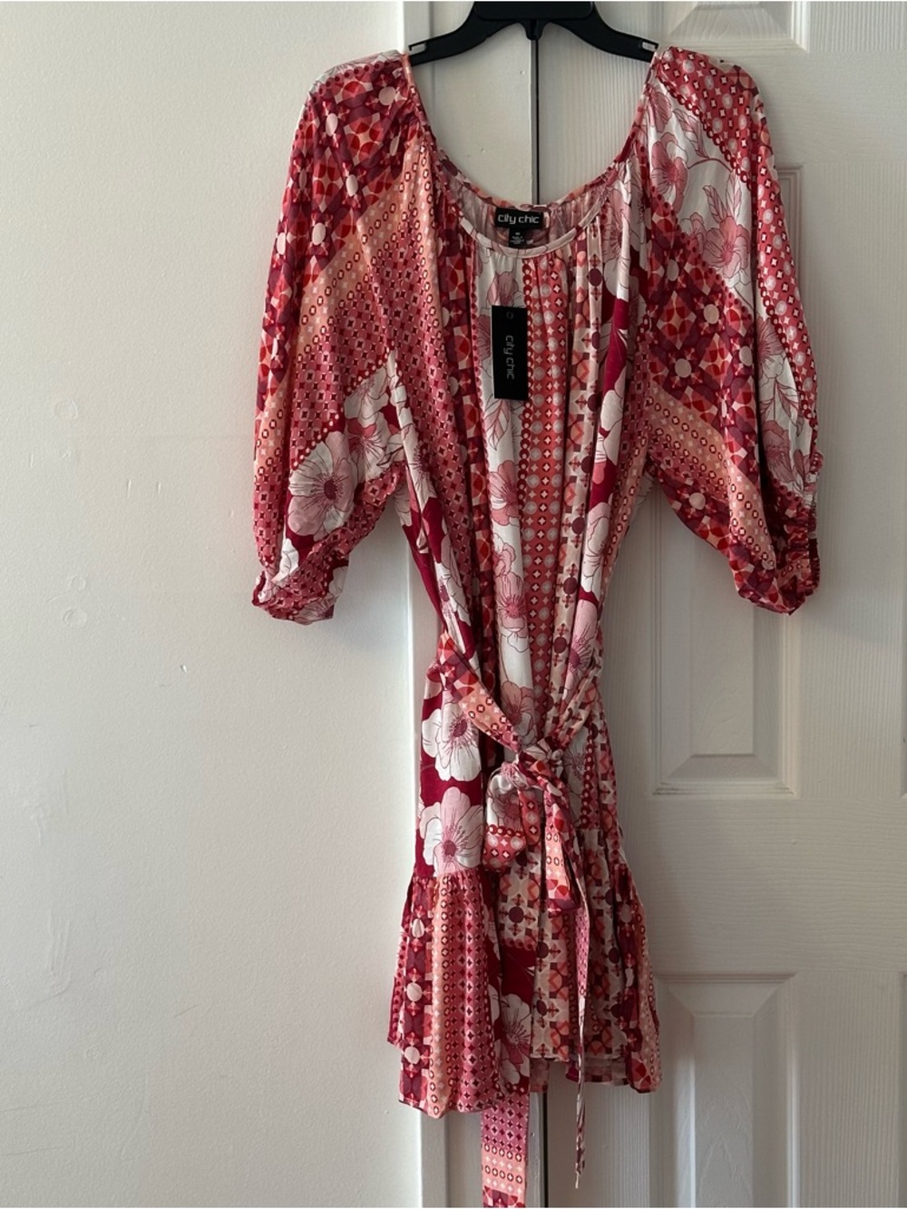 City Chic Patchwork Floral Viscose Cosmo Print Dress, Plus Size, Flowy Mini, New - Picture 3 of 13